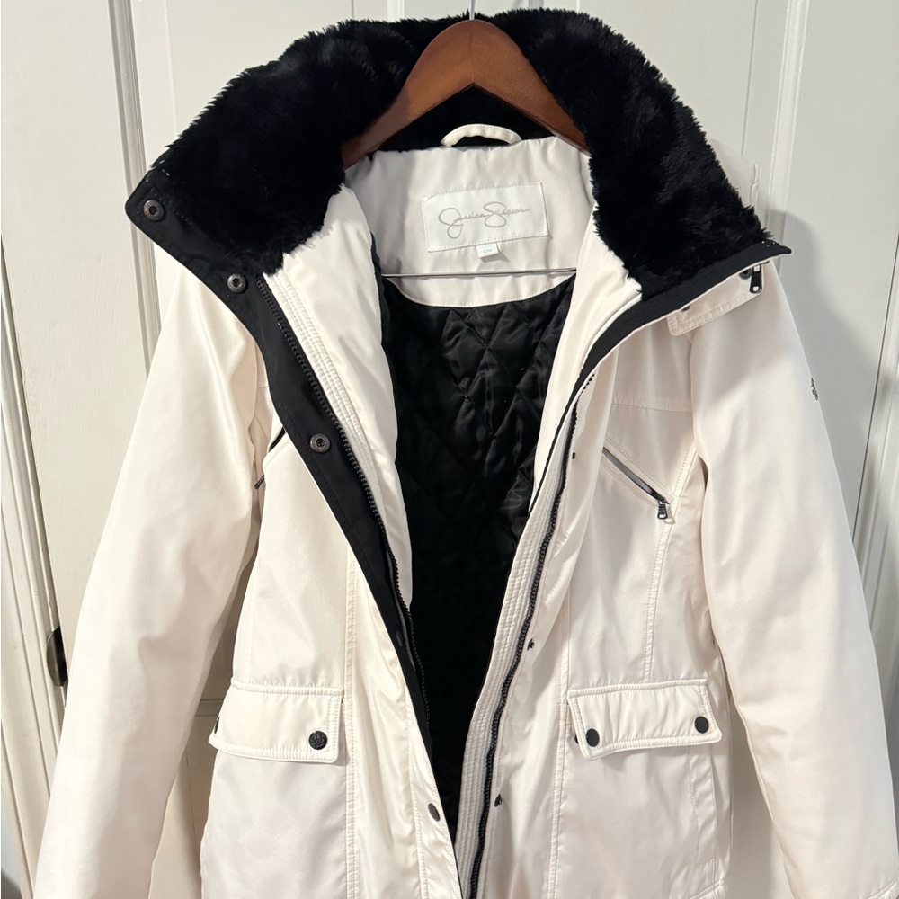 Jessica Simpson Warm Stylish Winter Jacket in size L. Zipper & snap closure. EUC